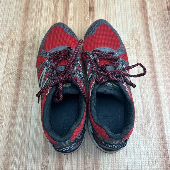 New Balance MT810v2 shoes Mens 8.5 red gray Trail Running sneakers USA MT81RW2 - Picture 2 of 9